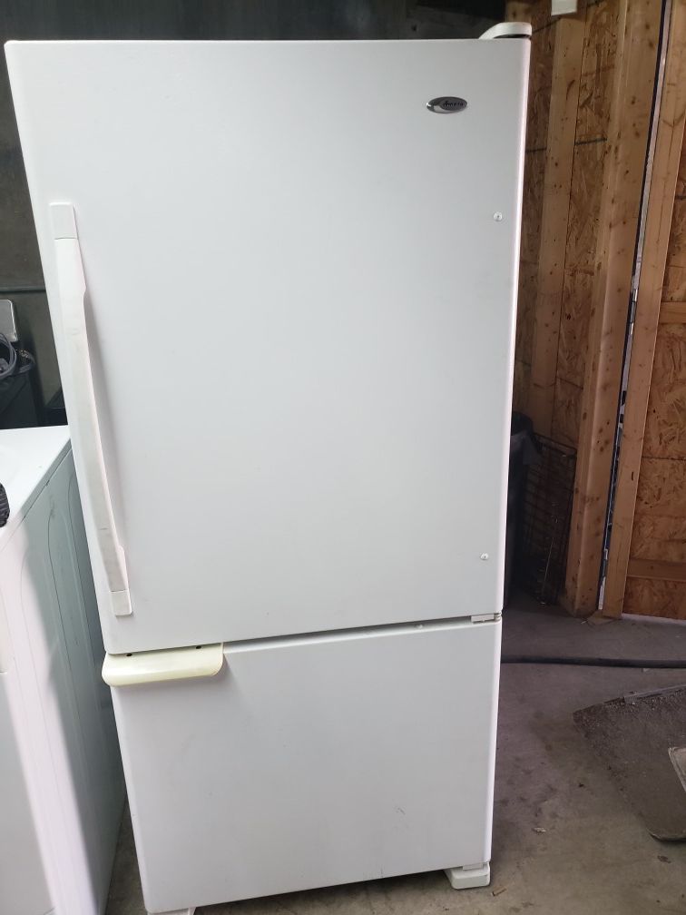 Maytag bottom freezer refrigerator