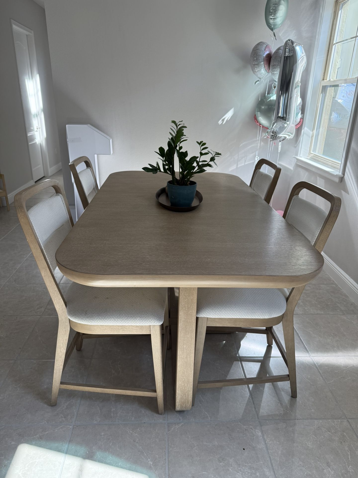 Beautiful 5 Pieces Dining Room Set