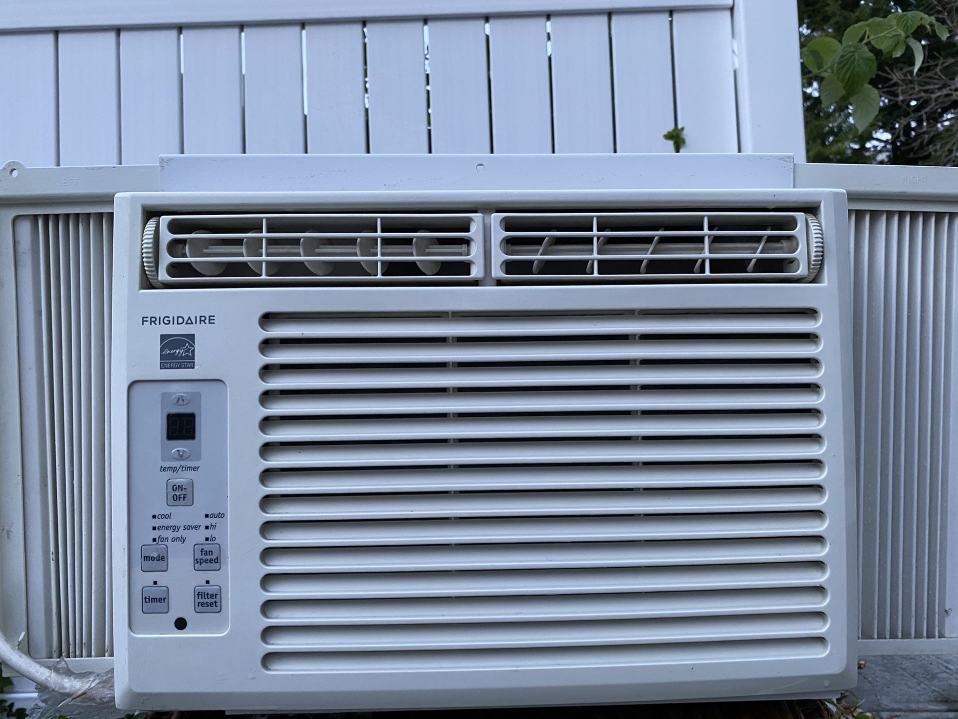 Like new! Frigidaire 5000 Btu air conditioner