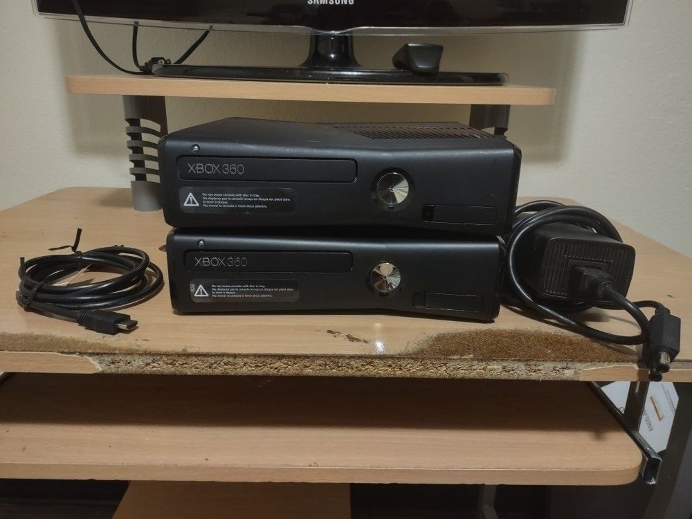 Xbox 360's Slim For Sale controller and 3 games