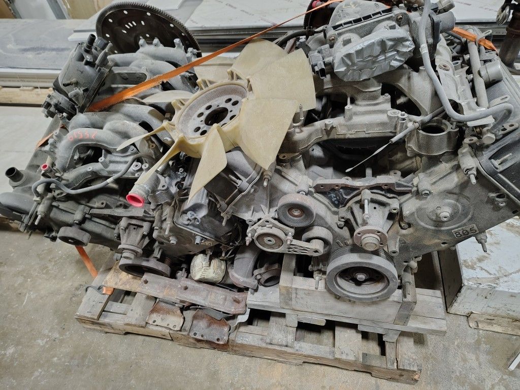 Two 6.8l Triton V10 20v Complete Engines for Rebuild