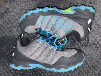 women fila shoes size 6