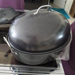 Oneida Large Covered Roaster With Cover Some Rust Spots On Inside Bottom As Is 