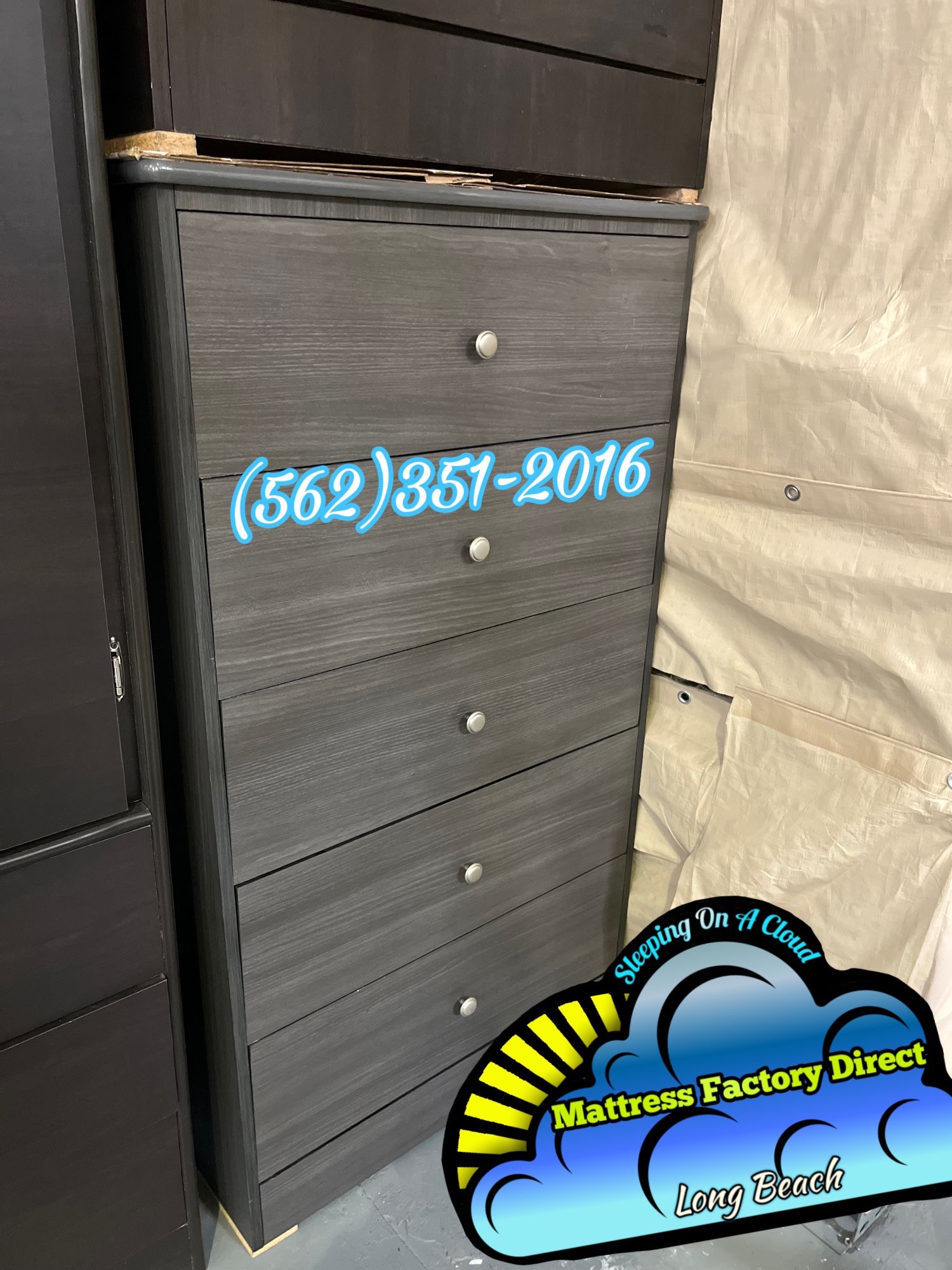 Grey Jumbo 1 Knob Dresser Compressed Gris