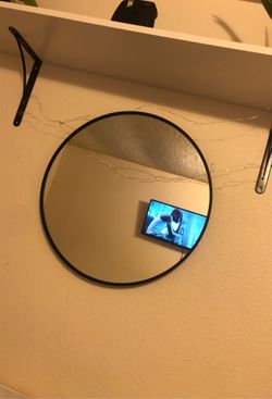 Round mirror