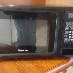 Magic Chef 1.1 cu ft Microwave, Black