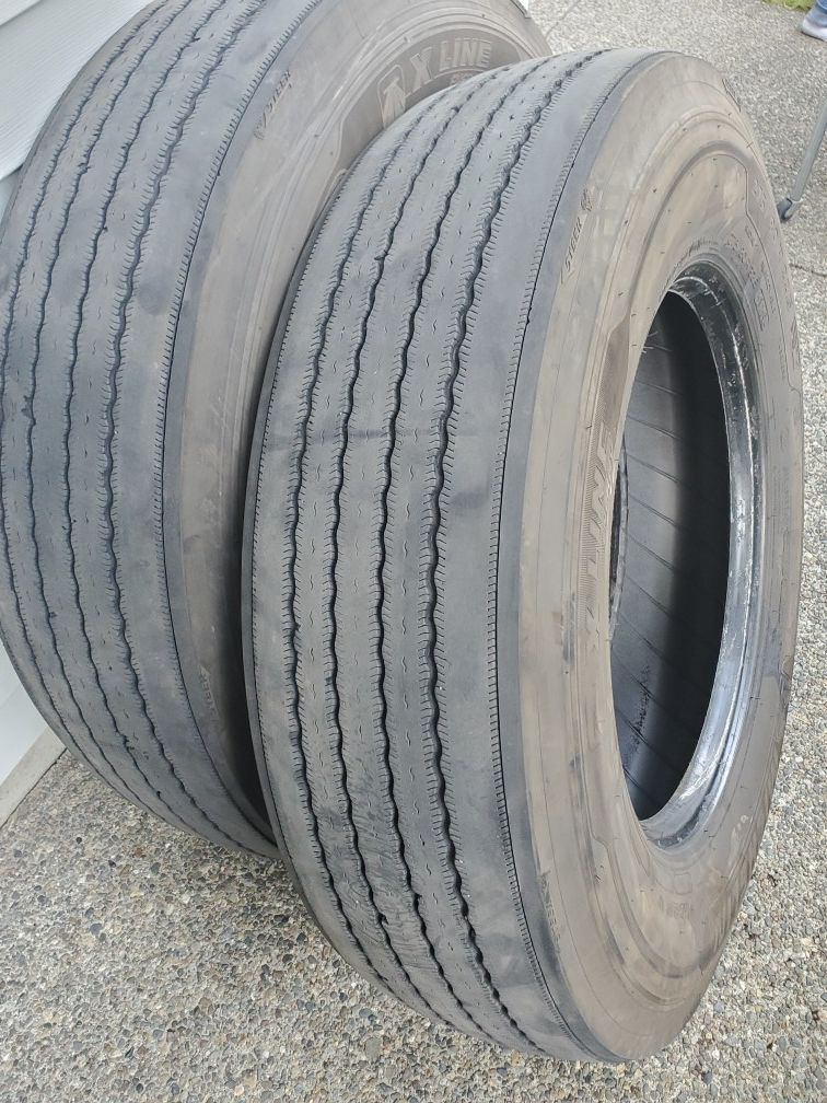 Michelin X Line Energy Z Steer tire. 16 ply semi truck tire