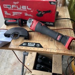Milwaukee M18 FUEL 18-Volt Lithium-lon Brushless Cordless 4-1/2 in./6 in. Braking Grinder with Paddle Switch (Tool-Only)
