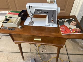 Singer Sewing Machine 