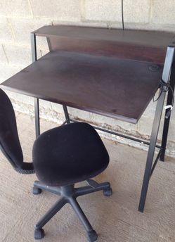 Mesa y silla las dos $30.00