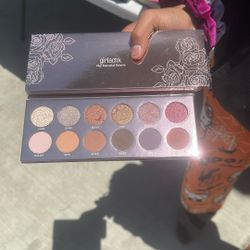 Girlactik Eyeshadow Palette 