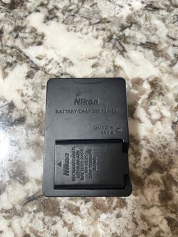 Nikon MH-32 battery charger + EN- EL25 rechargeable battery