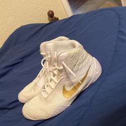 White and gold 2024 nike wrestling shoes