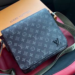 Louis Vuitton District PM Messenger Bag