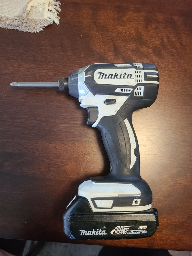 Makita XDT11 Impact Driver With Battery - Main Image