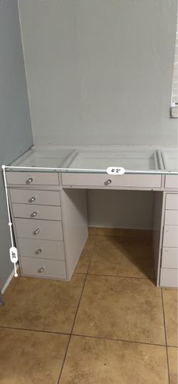 Vanity table