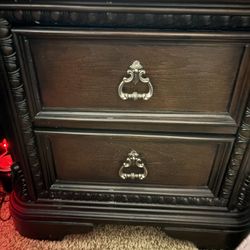 Queen Size Bed With 2 Night Stands 