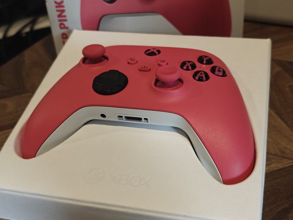 Xbox Series X|S Wireless Controller — Deep Pink (Boxed, Like New)