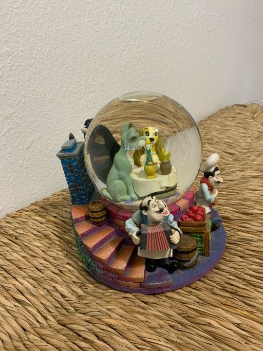 Disney Lady & The Tramp Snow Globe