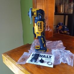 DeWalt 20v. New  XR. Multi Tool. 3 Speed.   W/. Blade.  Brushless Motors 