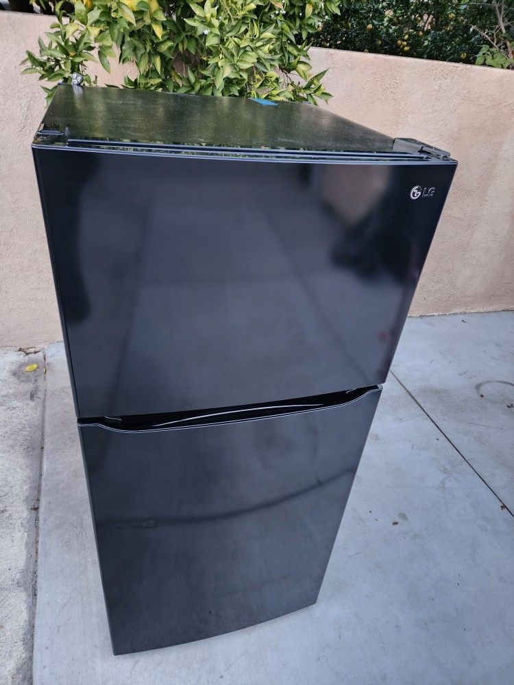 3MONTHS WARRANTY 30X33X66 LG FRIDGE 20CUFT BLACK