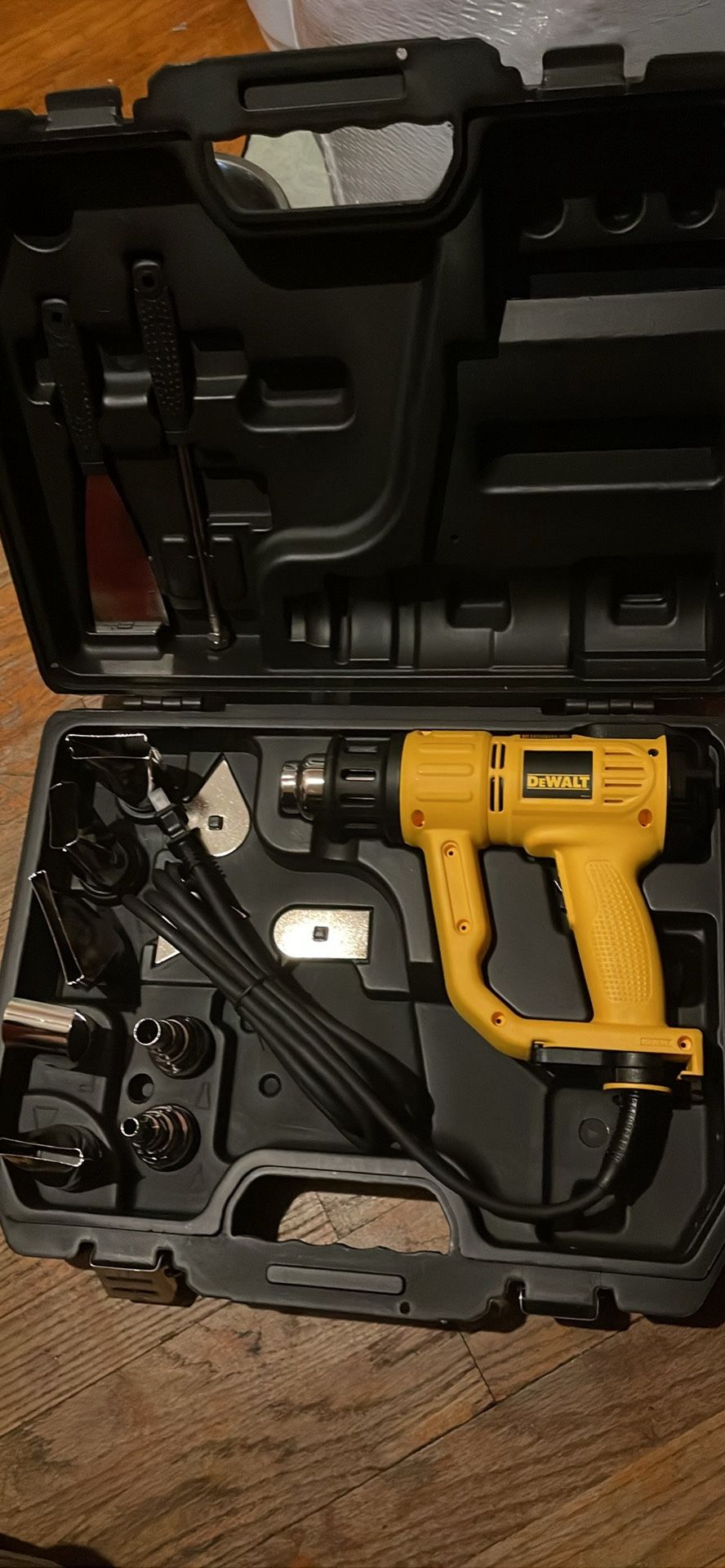 DEWALT Heat Gun Kit with LCD Display