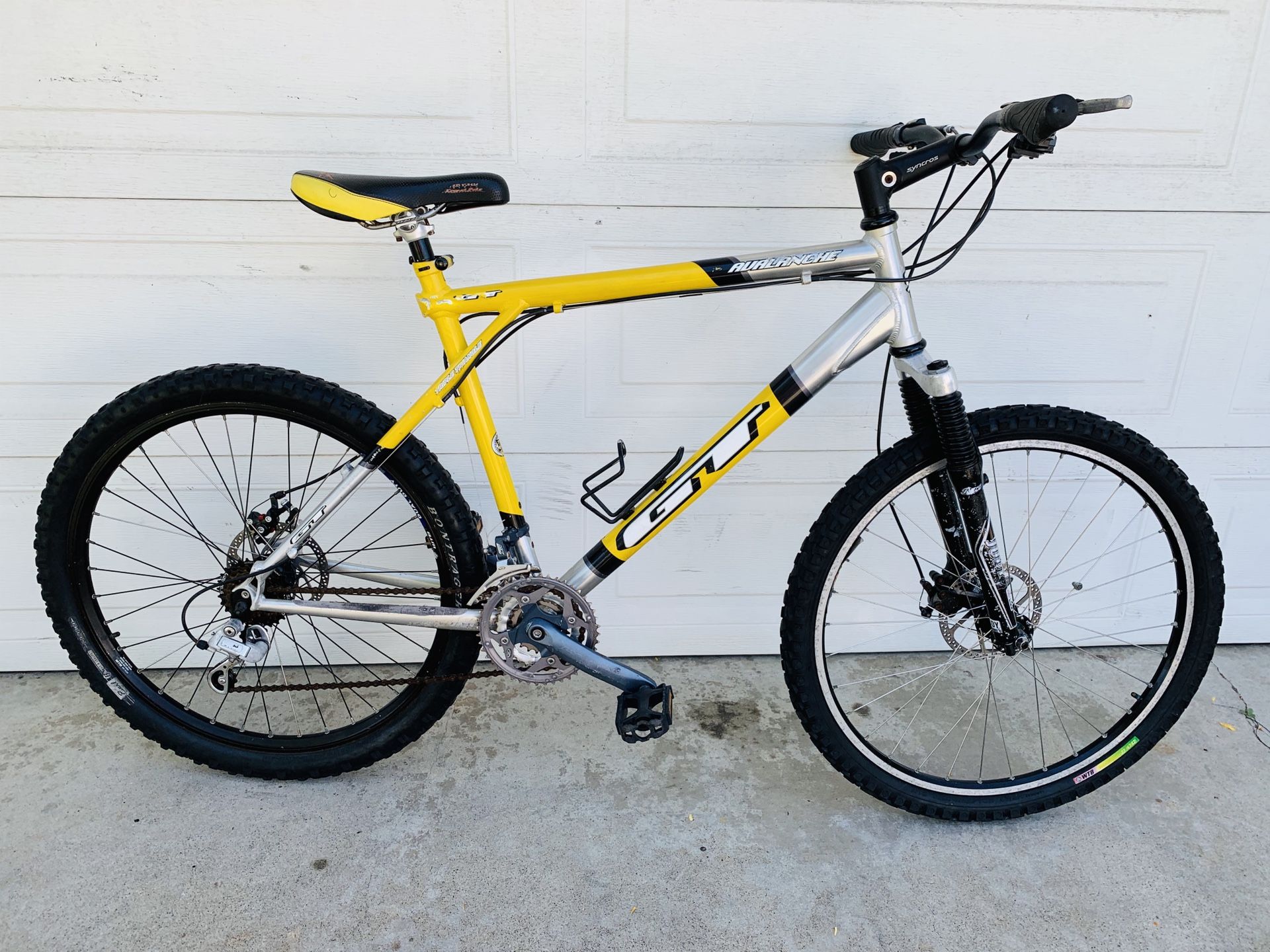 GT MOUNTAIN BIKE