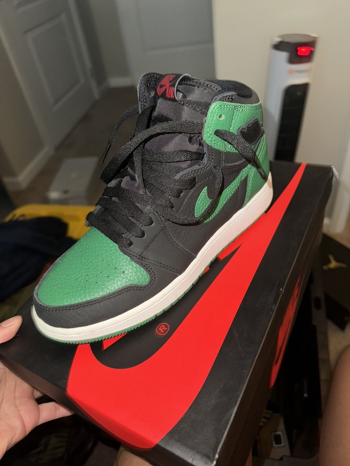 AJ 1
