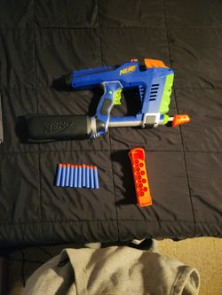 Nerf Magstrike with clip and darts