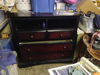 TV DRESSER