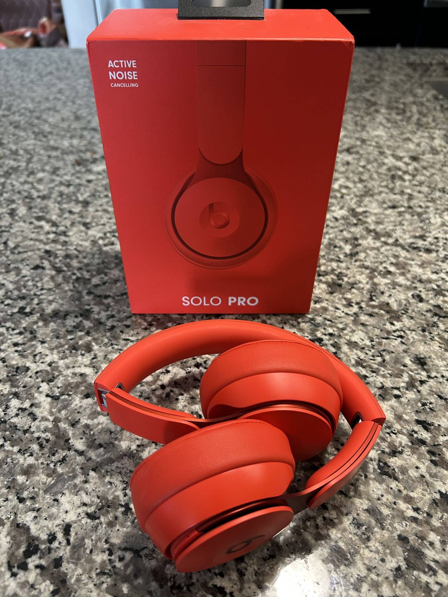 Beats Solo Pro - Active Noise Cancelling