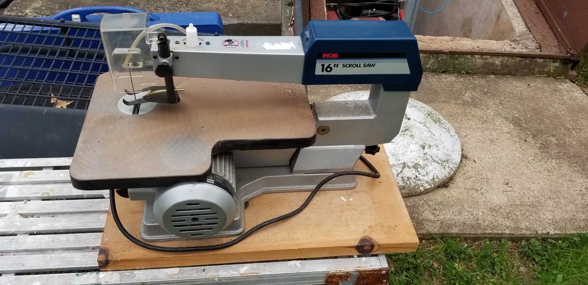 LIKE NEW RYOBI SC-160 16INCH SCROLL SAW