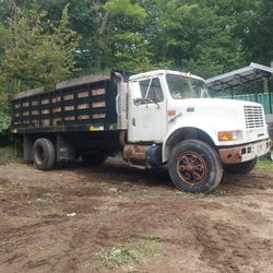 1998 international rack body dump with a lift gate/ automatic transmission low miles