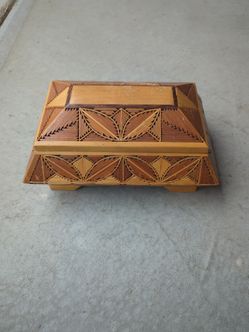 Wood carved jewelery box