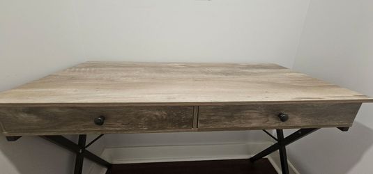 Desk with 2 Drawers