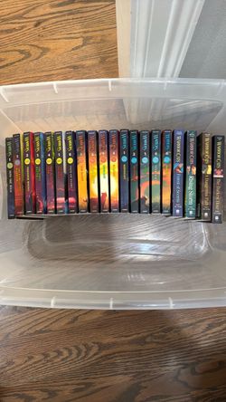 Warriors series by Erin Hunter 20 books