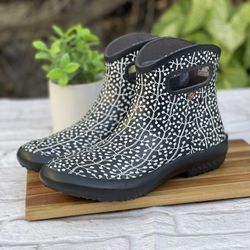 Bogs Rain Boots Size 7 Women New