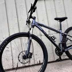 SELLING FOR CHEAP MEDIUM SIZE Kona Kahuna 29 hardtail. Retail Value $1,199