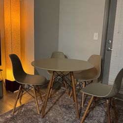 4 Chairs and round table