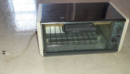 Toaster Oven - Black & Decker