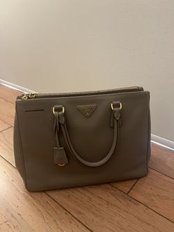 Prada Saffiano Double Zip lux — Large