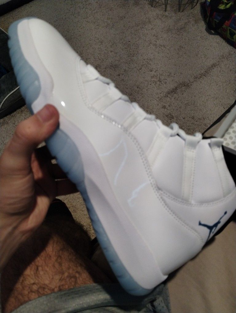 Air Jordan 11 Legend Blue