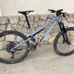 2020 Commencal Meta AM Mountain Bike