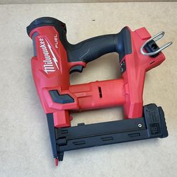 Milwaukee 2749-20 M18 FUEL 18-Volt Lithium-Ion Brushless Cordless 18-Gauge 1/4 in. Narrow Crown Stapler (Tool-Only)