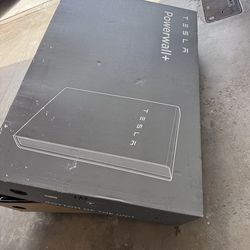 TESLA Powerwall+ 13.5kw.   9.6kw peak