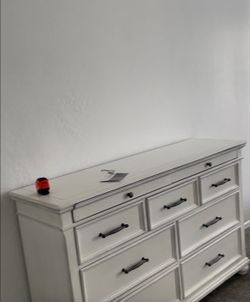 Luxury white 4-piece set