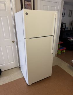 GE Refrigerator 