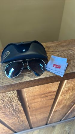 Ray-Ban Aviator Style Sunglasses