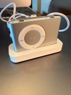 Apple iPod Shuffle 2nd Generation Silver A1204 Mp3 Player 1GB