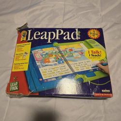 LeapFrog LeapPad Learning System with 6 Books and Cartridges - Parts or Repair
